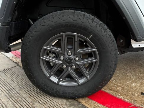 Used 2025 Jeep Wrangler Unlimited Sport AWD/4WD image 8
