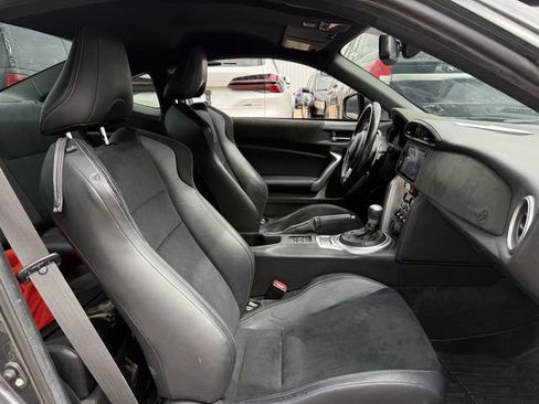 Used 2020 Toyota 86 RWD image 25