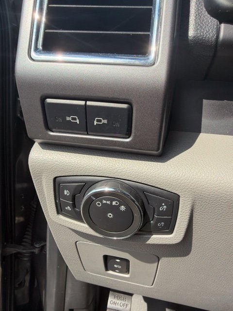 Used 2016 Ford F150 XLT w/ Equipment Group 302A Luxury AWD/4WD image 13