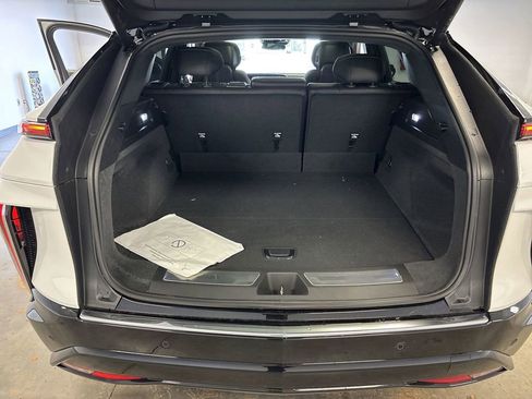 New 2025 Cadillac Lyriq Luxury image 31