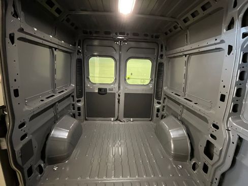 New 2025 RAM ProMaster 1500 w/ Quick Order Package 22G SLT image 4
