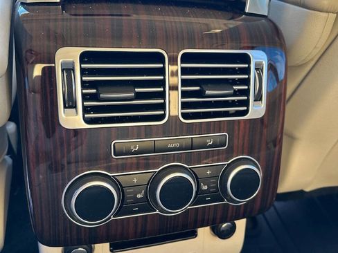 Used 2015 Land Rover Range Rover HSE image 13