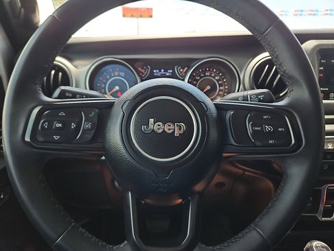 Used 2023 Jeep Gladiator Sport image 12