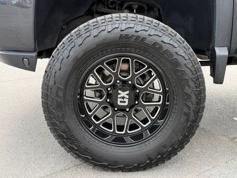 Used 2020 GMC Sierra 2500 AT4 w/ Technology Package AWD/4WD image 11