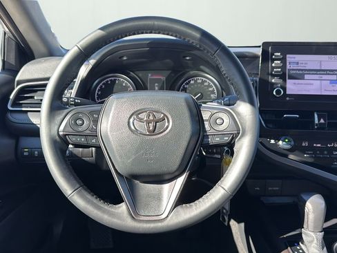 Used 2024 Toyota Camry SE image 11