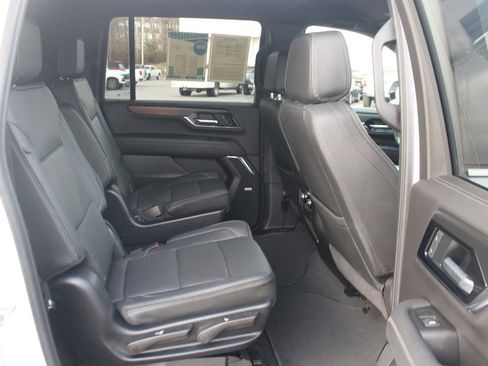 Used 2025 GMC Yukon XL Denali image 40