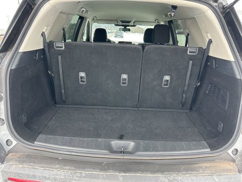 Used 2024 Nissan Pathfinder SV image 11