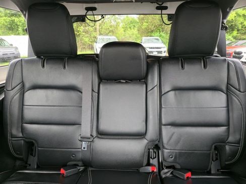 Used 2018 Jeep Wrangler Unlimited Sahara AWD/4WD image 30