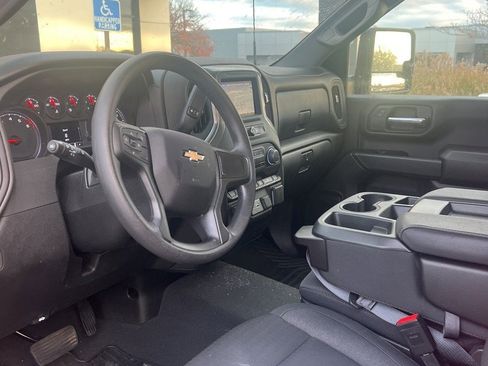 Used 2025 Chevrolet Silverado 2500 Custom w/ Custom Value Package image 5