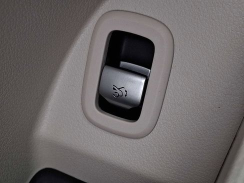 Used 2025 Mercedes-Benz GLC 300 4MATIC image 22