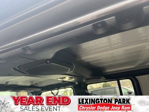 Used 2020 Jeep Wrangler Unlimited Sahara image 11