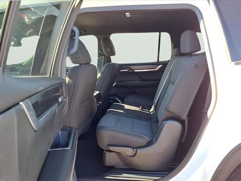 Used 2025 GMC Acadia Elevation image 11