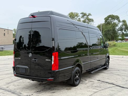 Used 2025 Mercedes-Benz Sprinter 2500 image 4