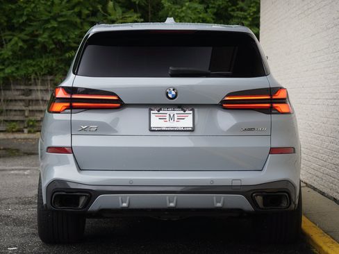 Used 2024 BMW X5 xDrive40i w/ M Sport Package AWD/4WD image 6