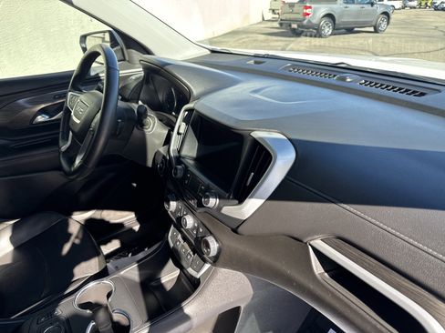 Used 2024 GMC Terrain SLT image 15