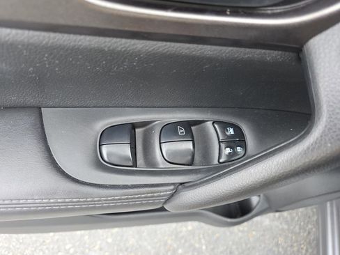 Used 2019 Nissan Rogue Sport S FWD image 13