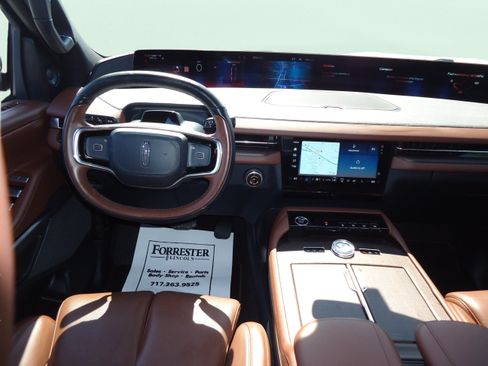 Used 2025 Lincoln Navigator Reserve AWD/4WD image 11