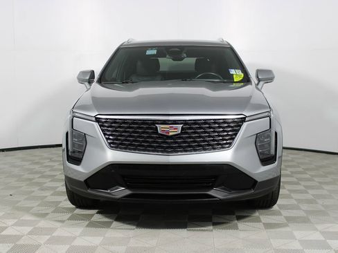 Used 2024 Cadillac XT4 Premium Luxury image 2