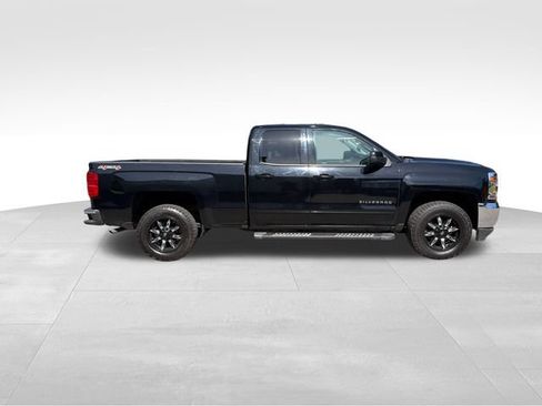 Used 2017 Chevrolet Silverado 1500 LT w/ All Star Edition AWD/4WD image 2