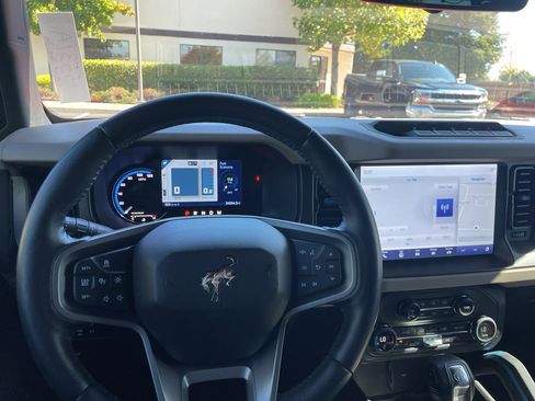 Used 2023 Ford Bronco Wildtrak image 27