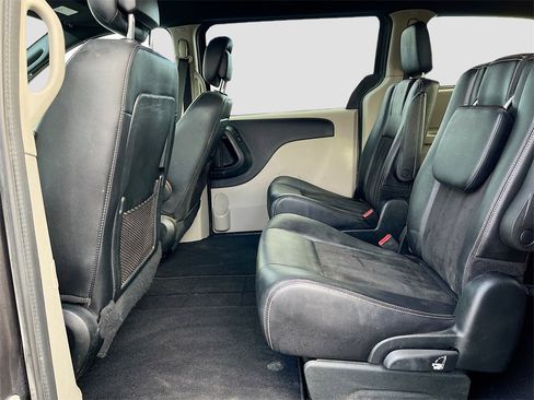 Used 2019 Dodge Grand Caravan SXT image 22