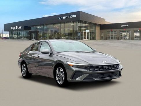 Used 2026 Hyundai Elantra Limited w/ Cargo Package FWD image 11