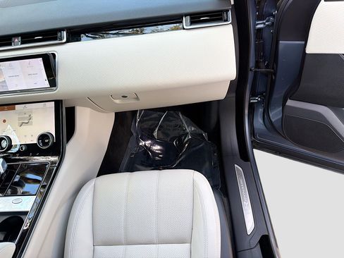 Used 2022 Land Rover Range Rover Velar R-Dynamic S image 18