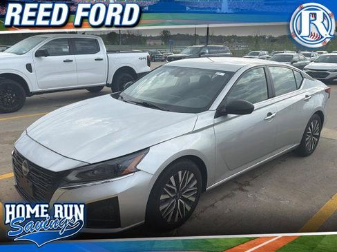 Used 2024 Nissan Altima 2.5 SV FWD image 1