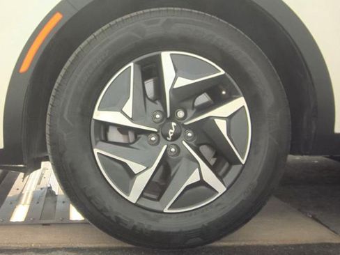 Used 2023 Kia Sorento EX FWD image 13