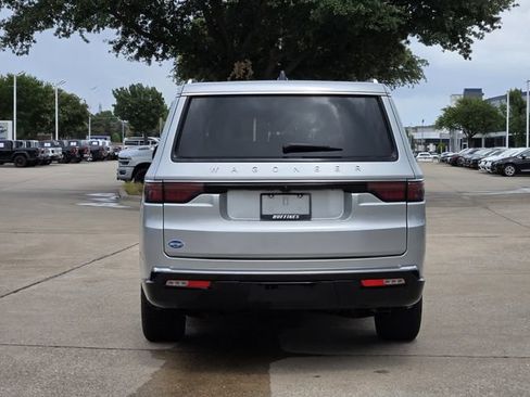 Certified 2025 Jeep Wagoneer L Series II AWD/4WD image 6