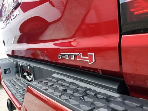 New 2026 GMC Canyon AT4 w/ AT4 Premium Package AWD/4WD image 8