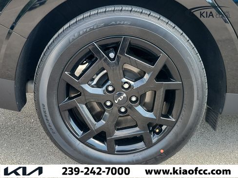 Certified 2025 Kia Carnival SX Prestige FWD image 9