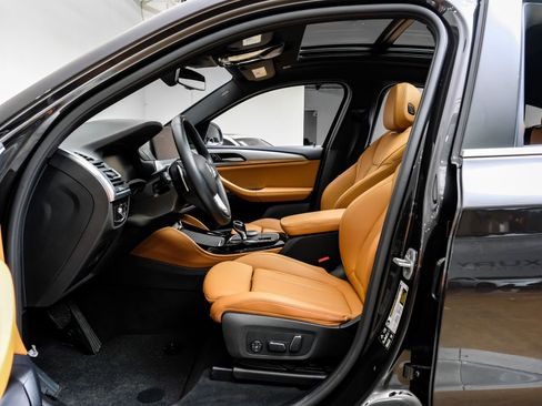 Used 2025 BMW X4 xDrive30i image 4