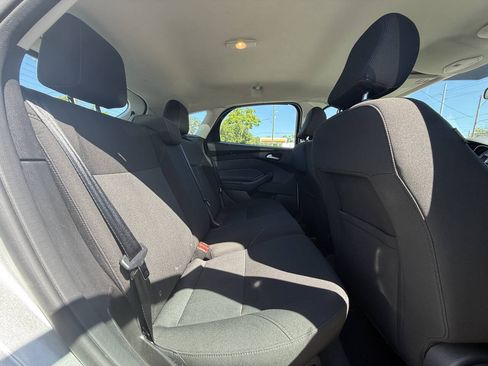 Used 2015 Ford Focus SE w/ SE Sport Package FWD image 17