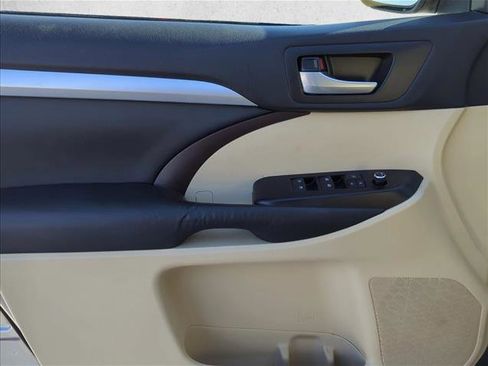 Used 2015 Toyota Highlander XLE image 9