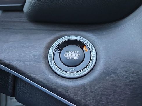 New 2025 Jeep Grand Cherokee L Limited w/ Luxury Tech Group II image 51