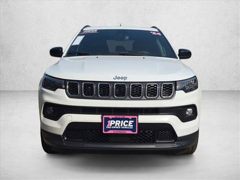 Used 2024 Jeep Compass Latitude w/ Sun and Sound Group AWD/4WD image 2