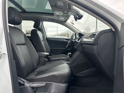 Used 2024 Volkswagen Tiguan SE image 16