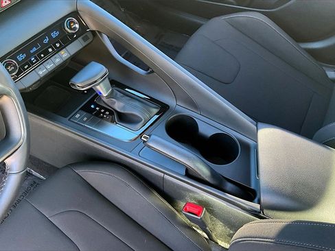Certified 2025 Hyundai Elantra Sport image 15