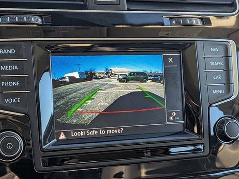 Used 2015 Volkswagen Golf S image 14