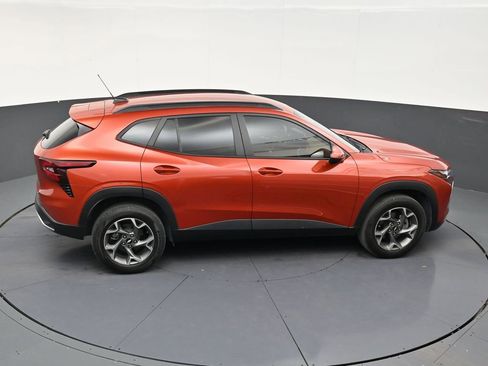 Used 2024 Chevrolet Trax LT w/ Driver Confidence Package FWD image 17
