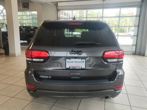 Used 2021 Jeep Grand Cherokee Laredo X AWD/4WD image 8