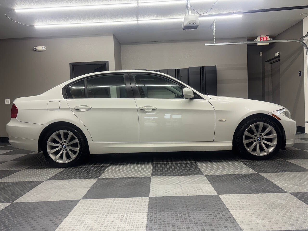 Used 2011 BMW 328i xDrive Sedan AWD/4WD image 8