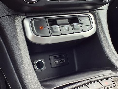 Used 2023 GMC Acadia SLT image 15