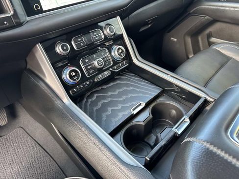Used 2023 GMC Yukon XL Denali RWD image 29