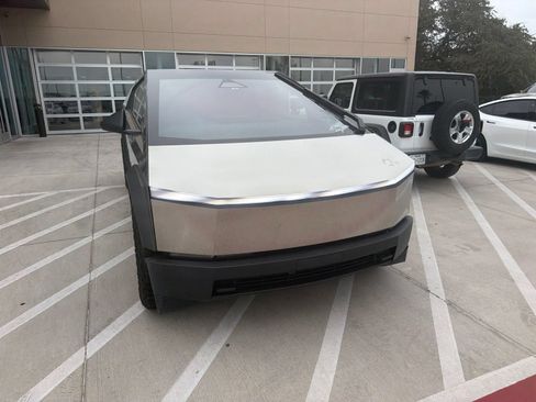Used 2024 Tesla Cybertruck AWD Crew Cab image 3
