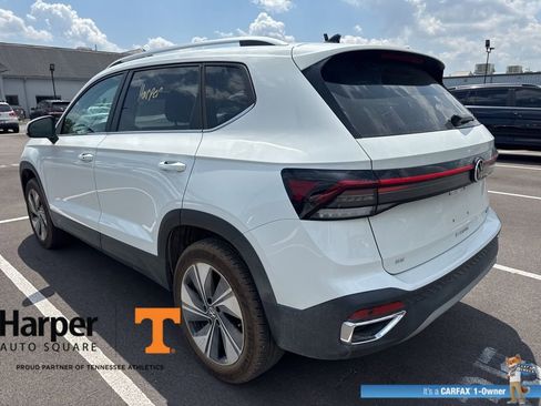 Used 2025 Volkswagen Taos SE w/ Panoramic Sunroof Package AWD/4WD image 3