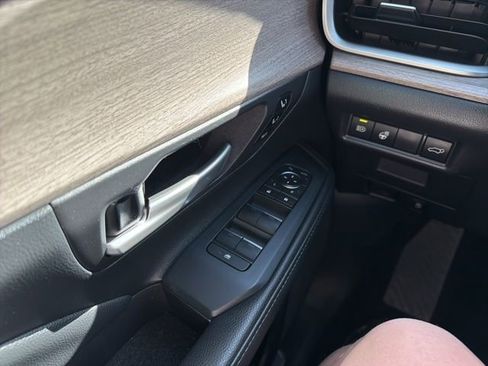 Used 2025 Toyota Grand Highlander AWD image 16