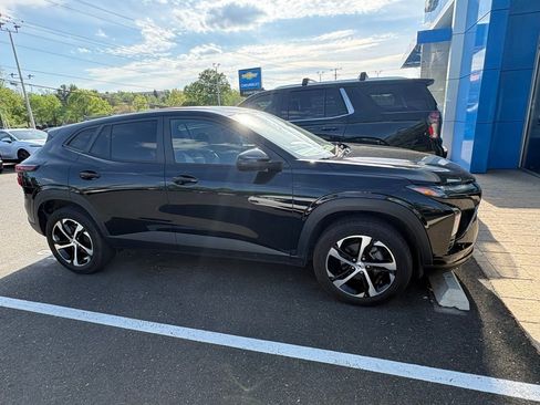 Used 2024 Chevrolet Trax RS image 28