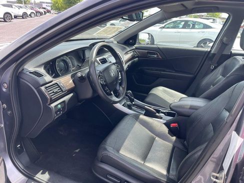 Used 2017 Honda Accord Touring image 16